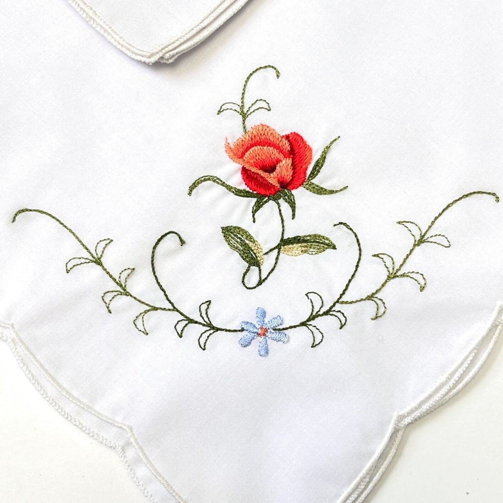 VTG Lot of 4 Cotton Handkerchief Embroidered Floral Design Scalloped Edges - Picture 3 of 5